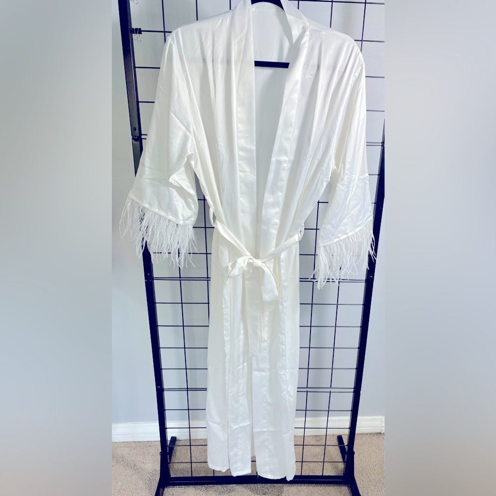 White robe with feather accent on sleeves NWOT